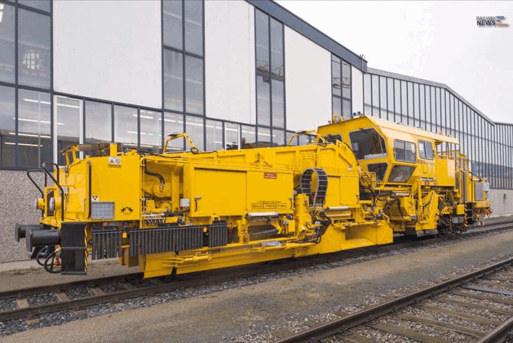 Polish Railways Buys Two Ballast Distributing and Profiling Machines